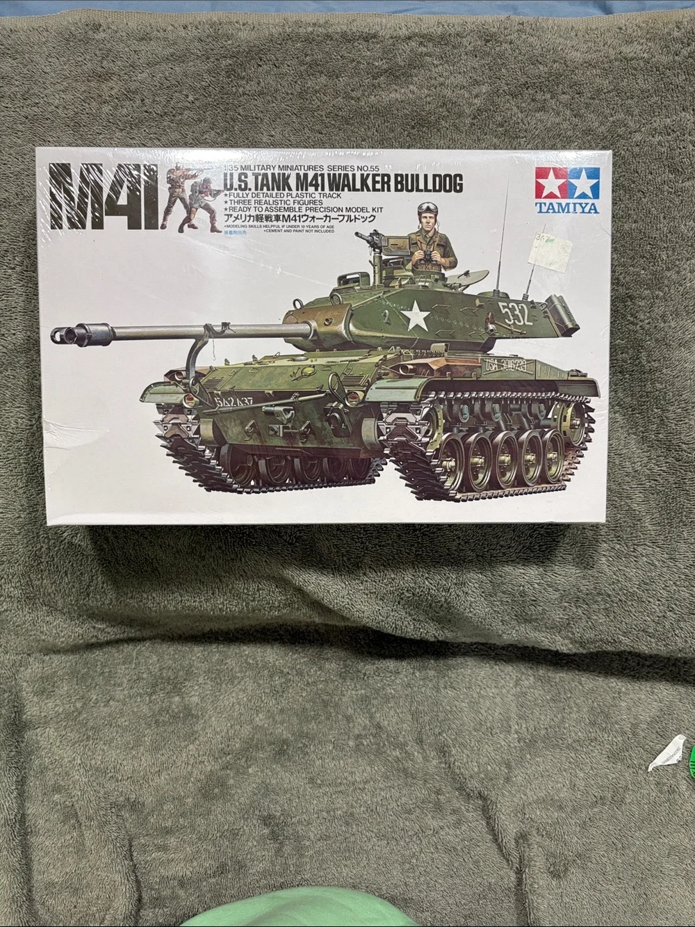 M41 Walker Bulldog Tank Model Kit - Olive Green